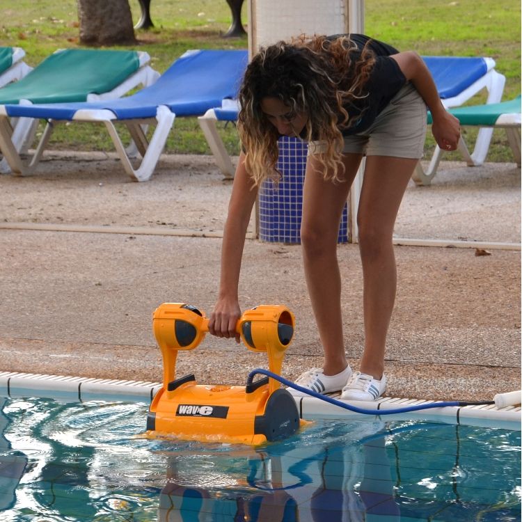 Dolphin Wave 75 Automatic Pool Cleaner